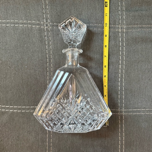 Glass Crystal Decanter for Whiskey & Spirits - Picture 6 of 10